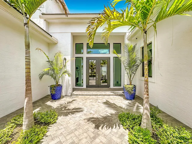 8596 SW Felicita Courtyard Entrance
