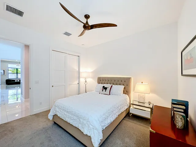 8596 SW Felicita Guest Bed 2