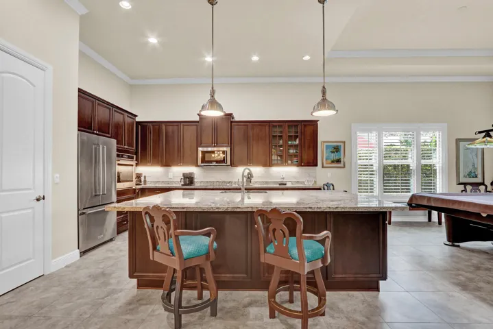 Large chef's kitchen, SS appliances, generous pantry, slow-close cabinets, and under-mounted cabinet lighting