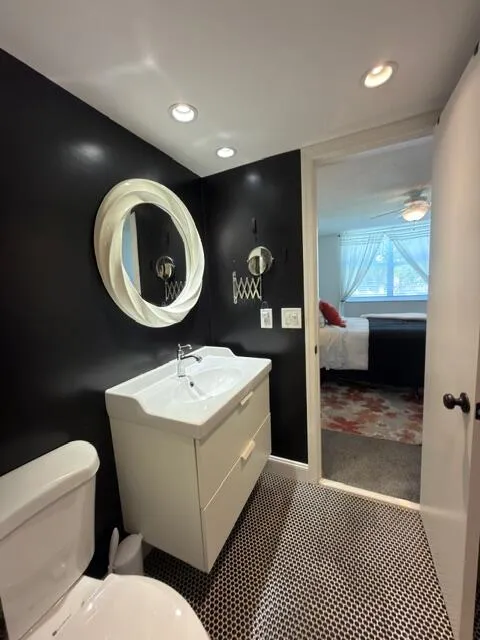 14_Primary_bathroom