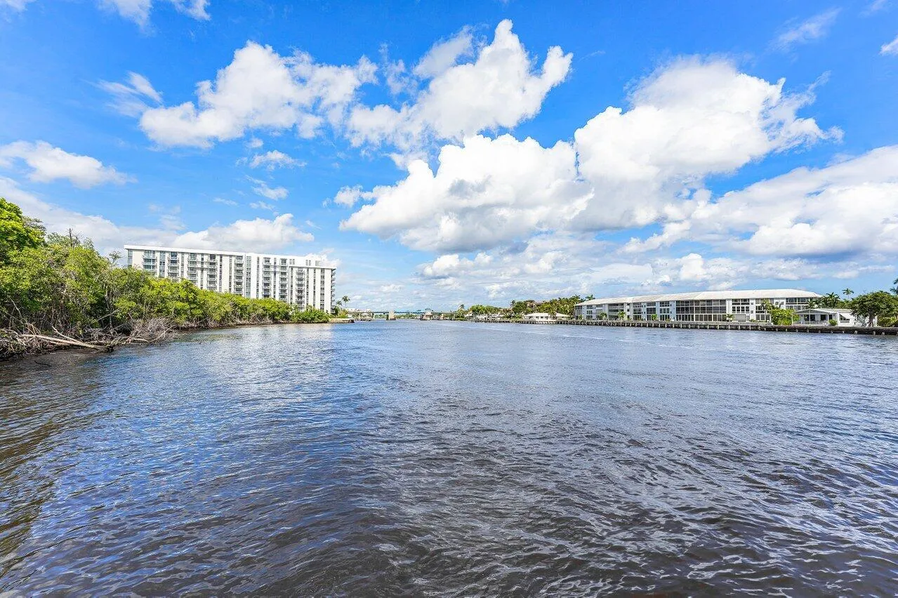 26_Intracoastal_Waterway_looking_north_t