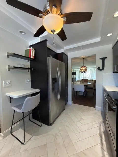 3_Easy_access_from_kitchen_to_dining_roo