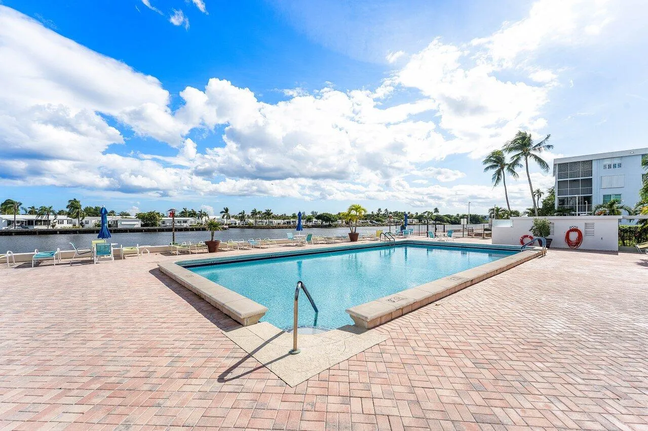 21_South_pool