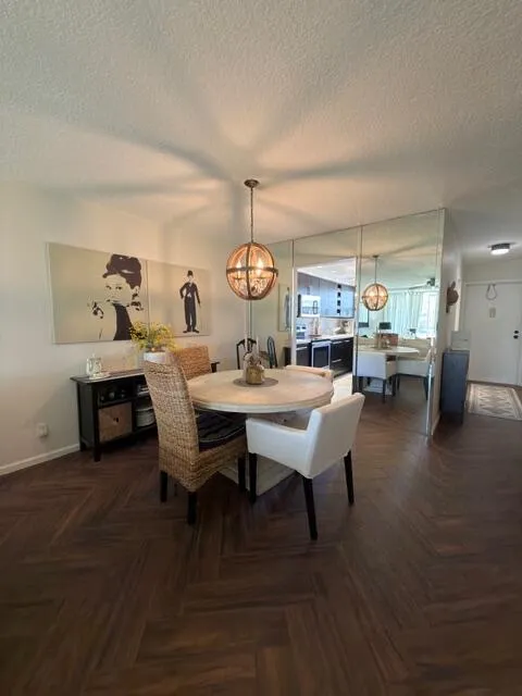 5_Dining_area_with_doorway_into_kitchen