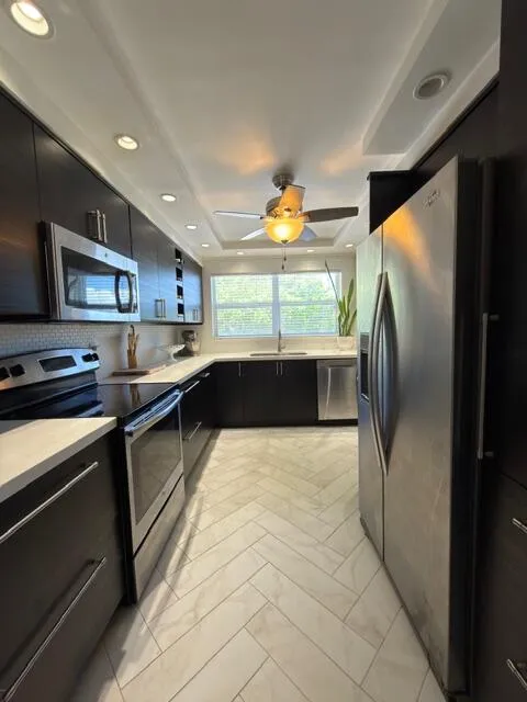 2__Lots_of_counter_space__SS_appliances