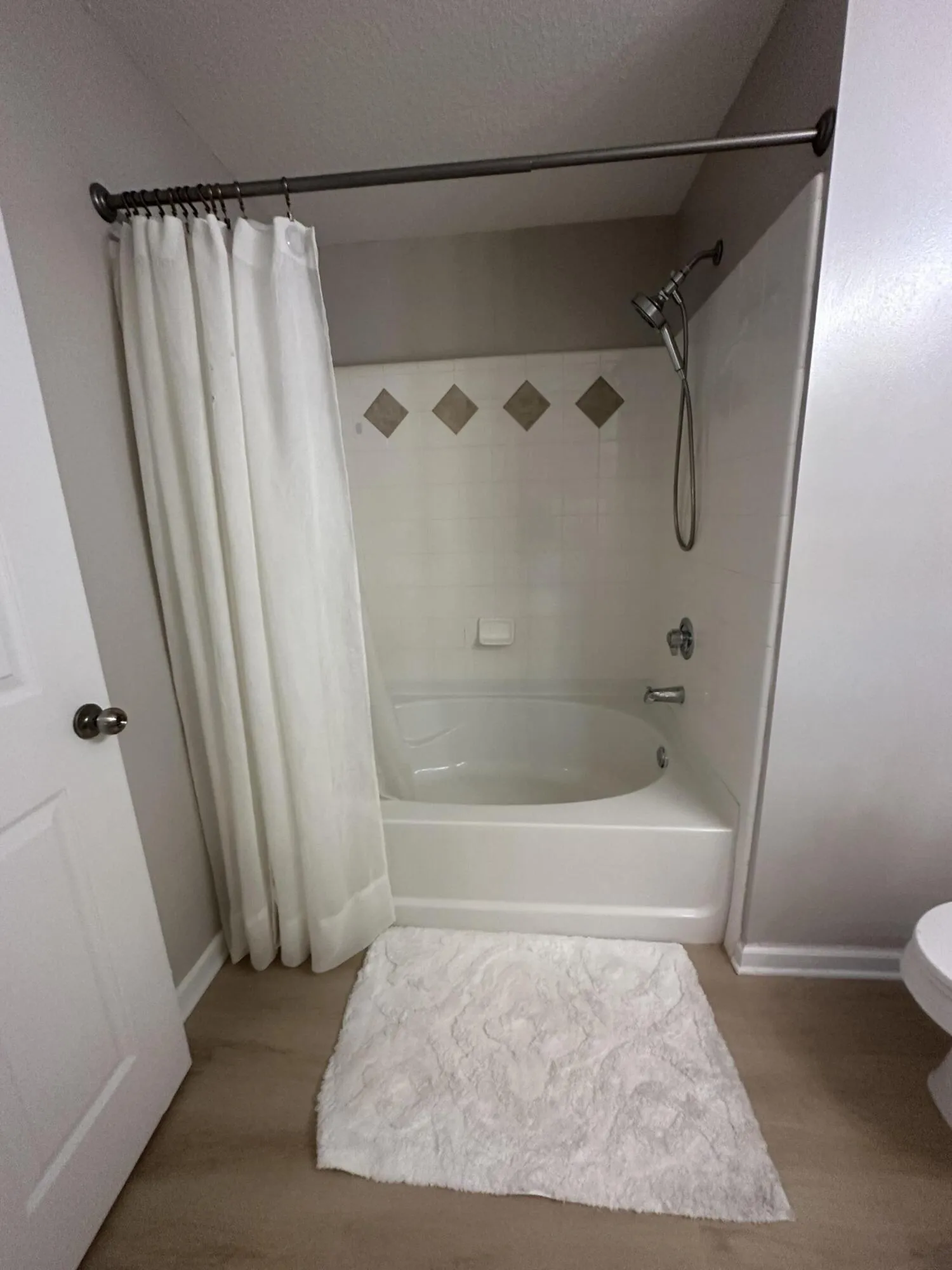 Ensuite Master Bathroom/ Garden tub