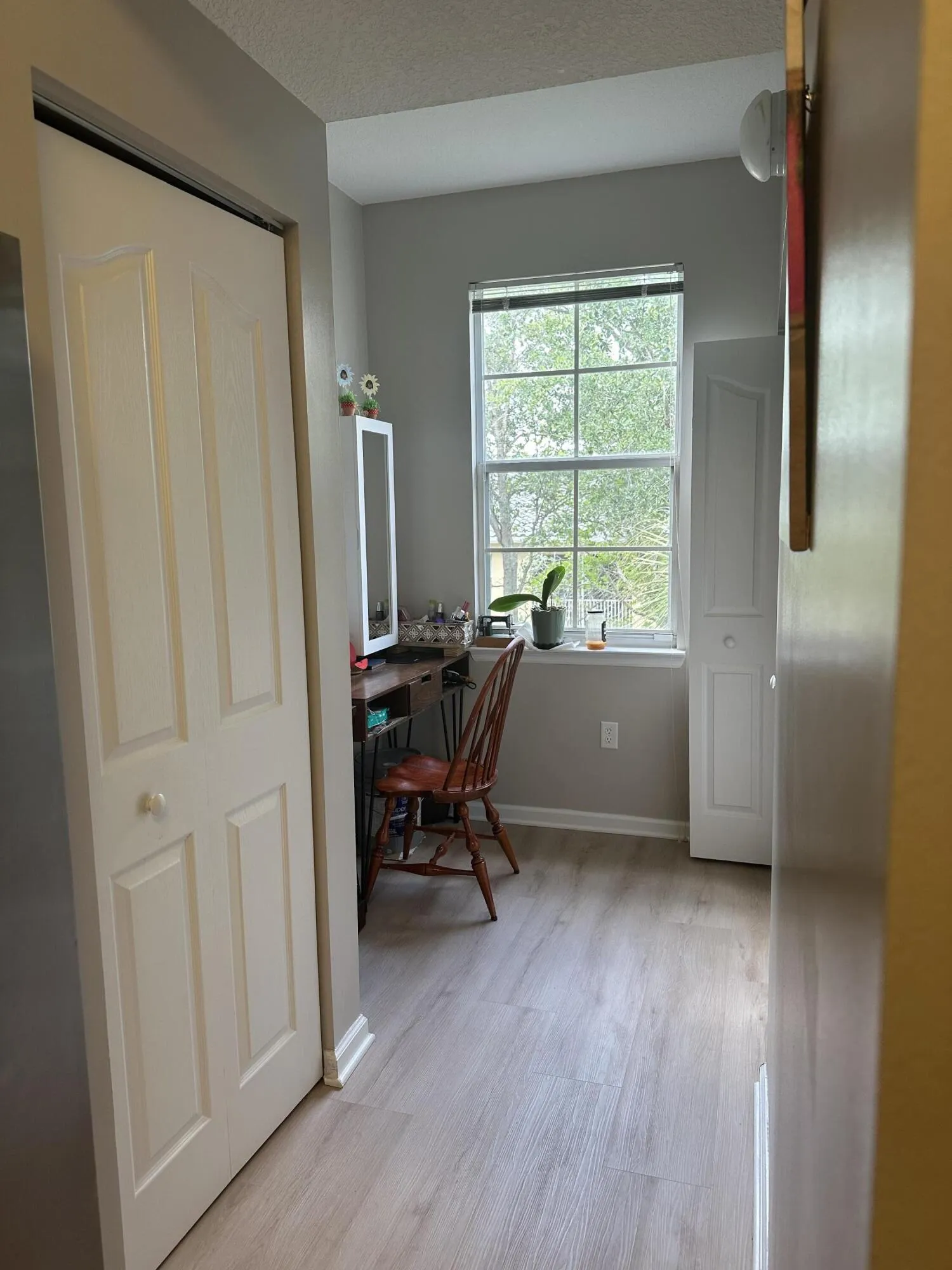 End unit/ Laundry room
