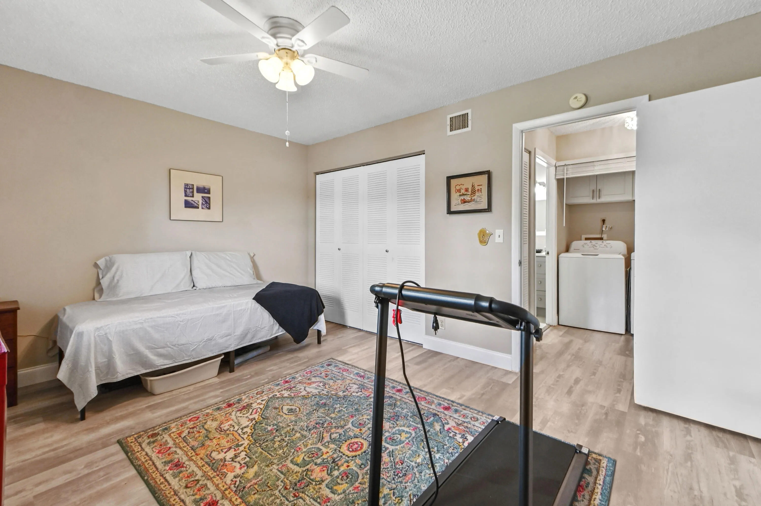 13 Bedroom 012