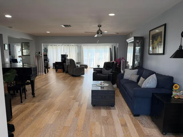 11 HOLLY DR 4