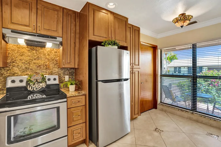Eat in kitchen area