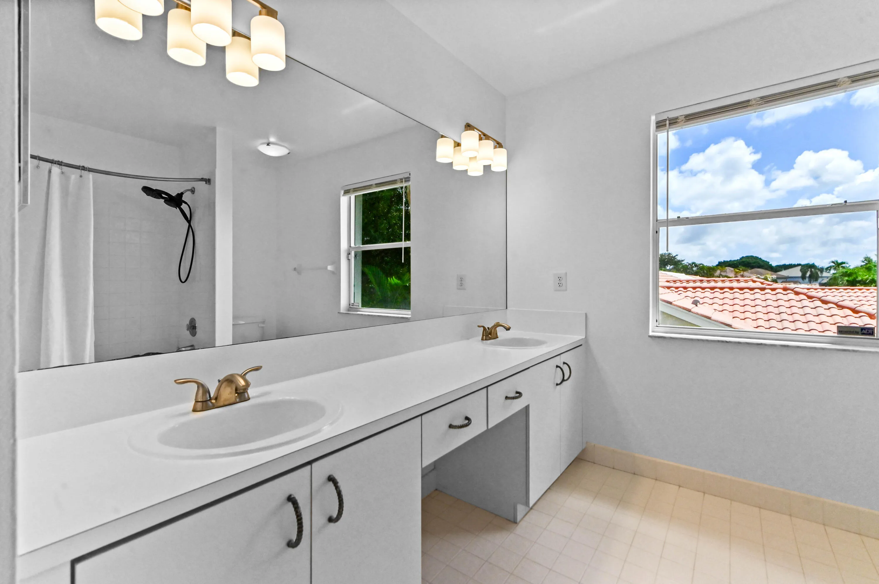 21 bathroom 01
