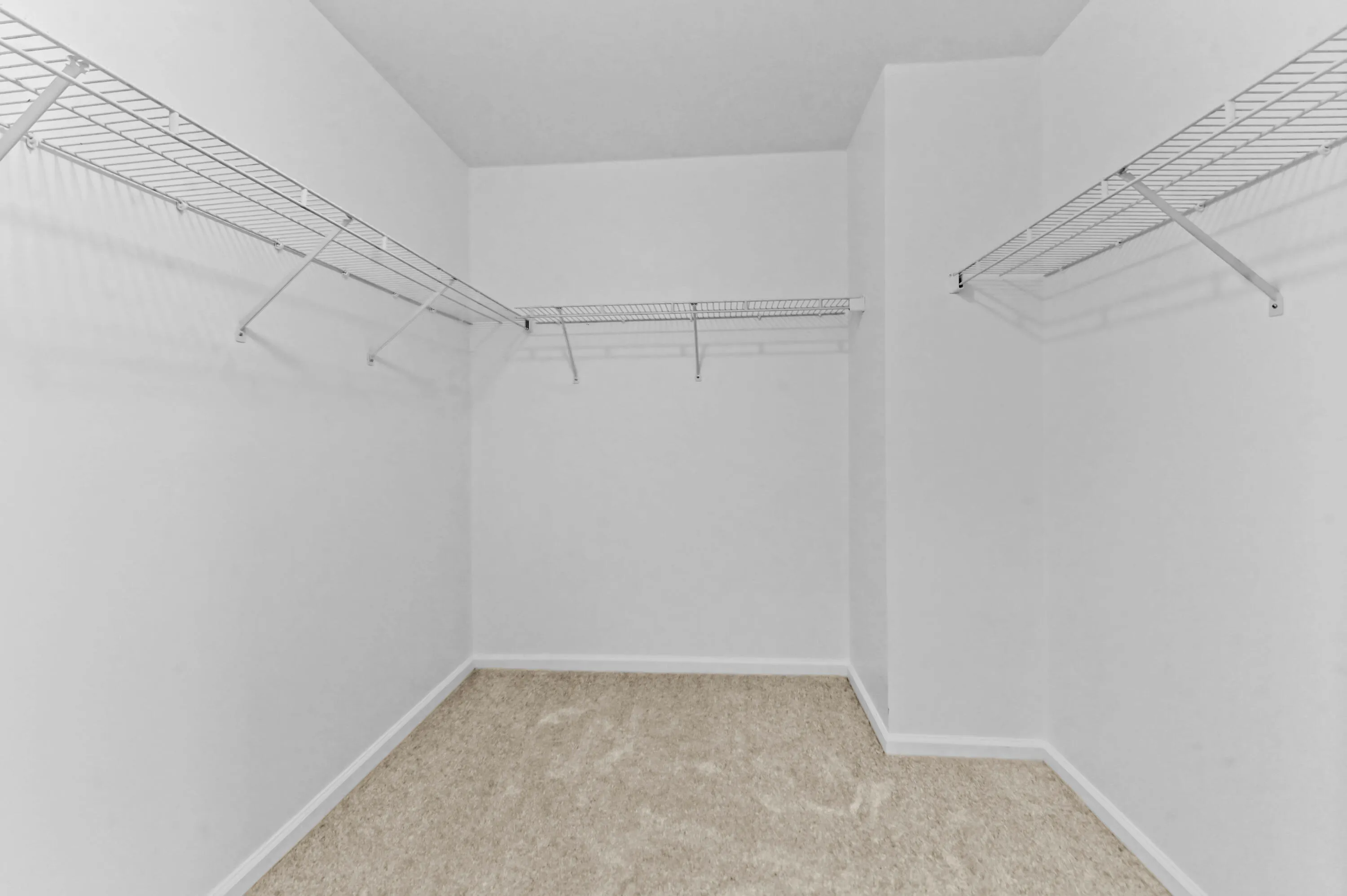 27 Closet 01