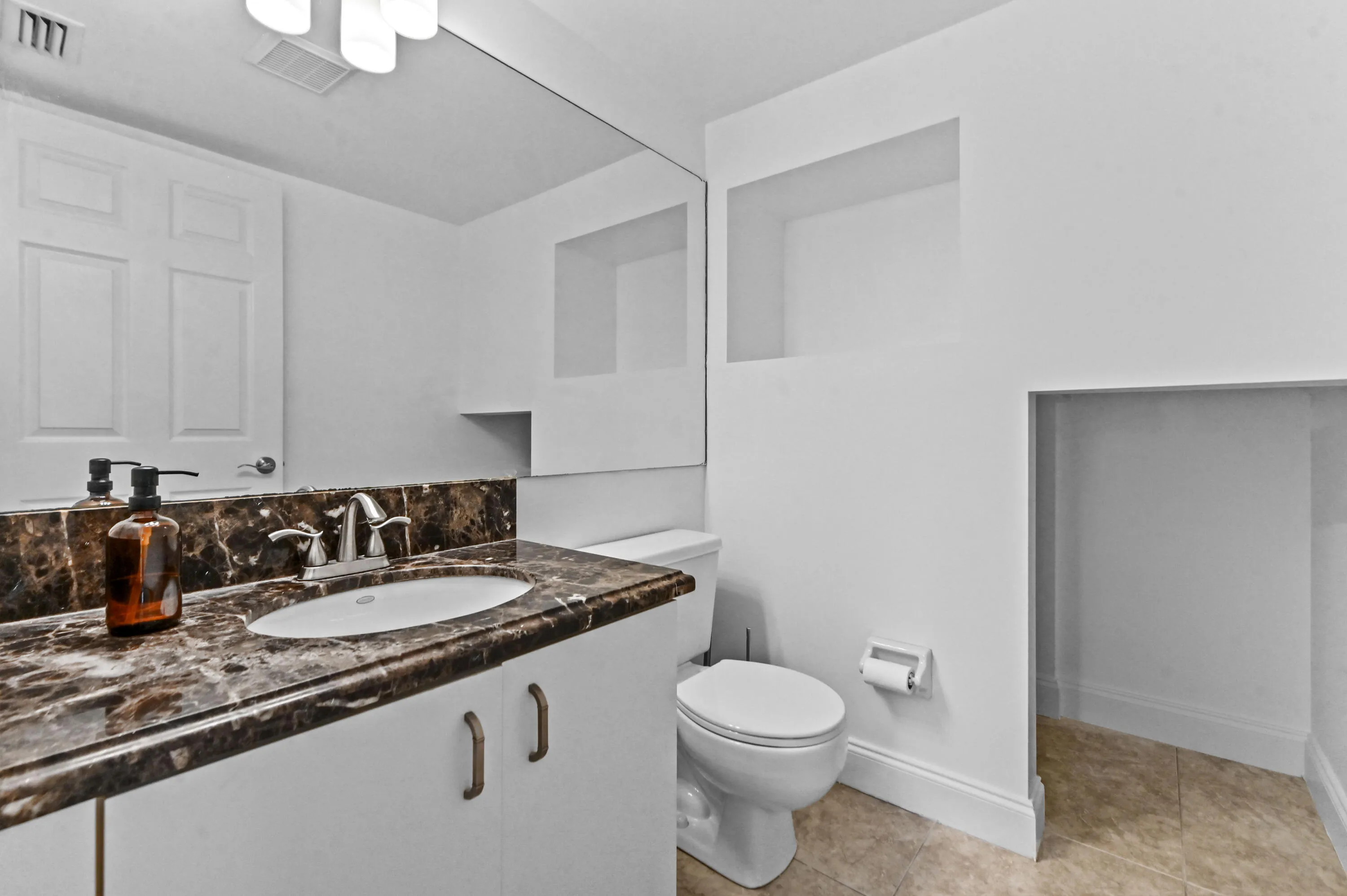 13 bathroom 01
