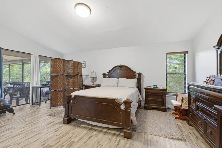 MASTER-BEDROOM-01
