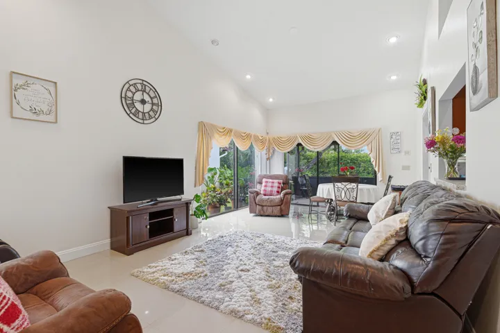 LIVING-ROOM-02