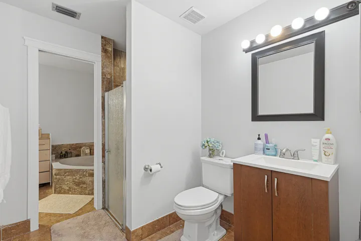 MASTER-BATH-TUB-SIDE