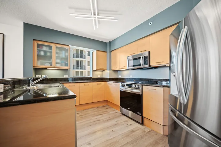 11-web-or-mls-2001-n-ocean-blvd-304