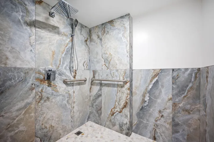 28-web-or-mls-2001-n-ocean-blvd-304