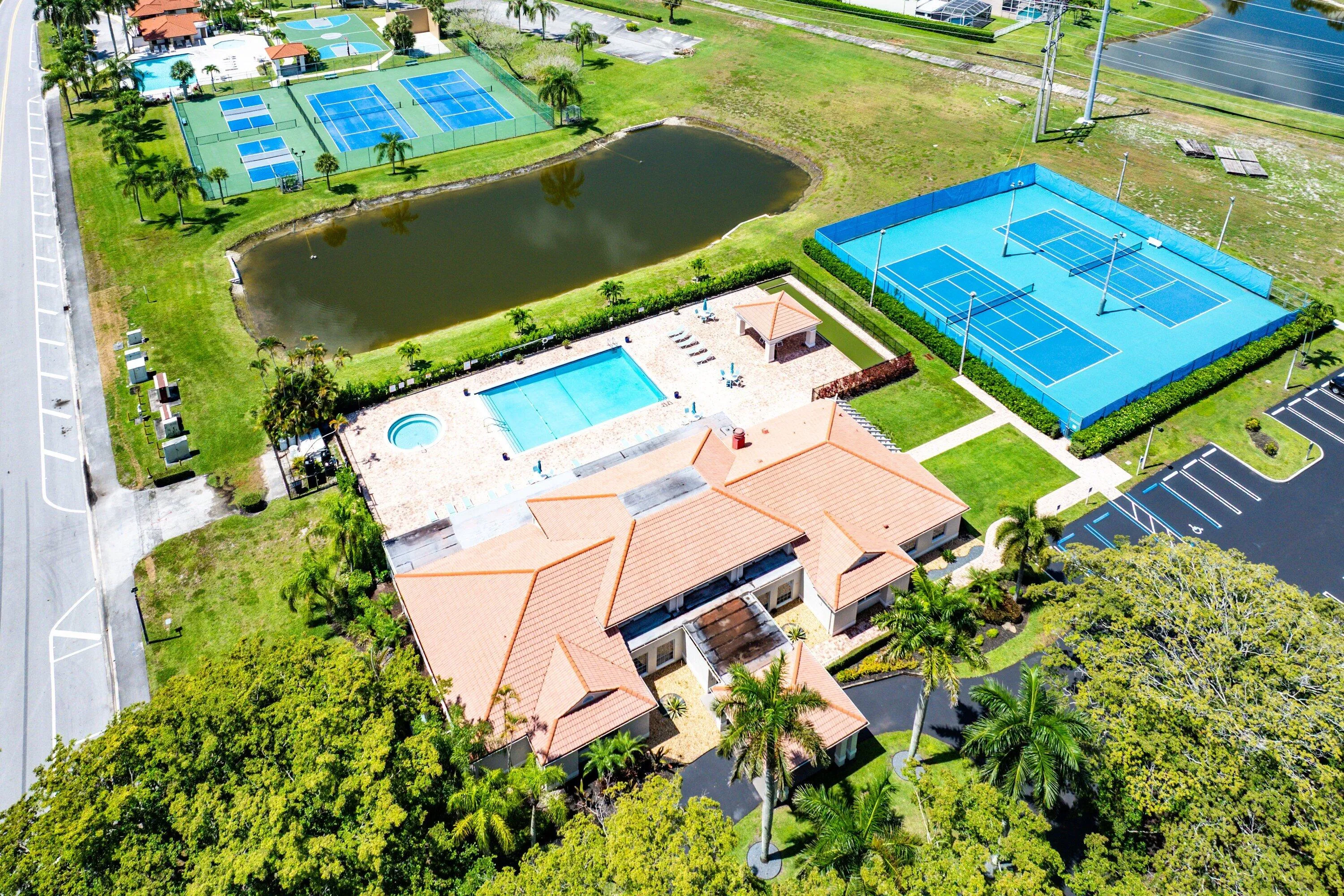 Clubhouse + Tennis/Pickelball