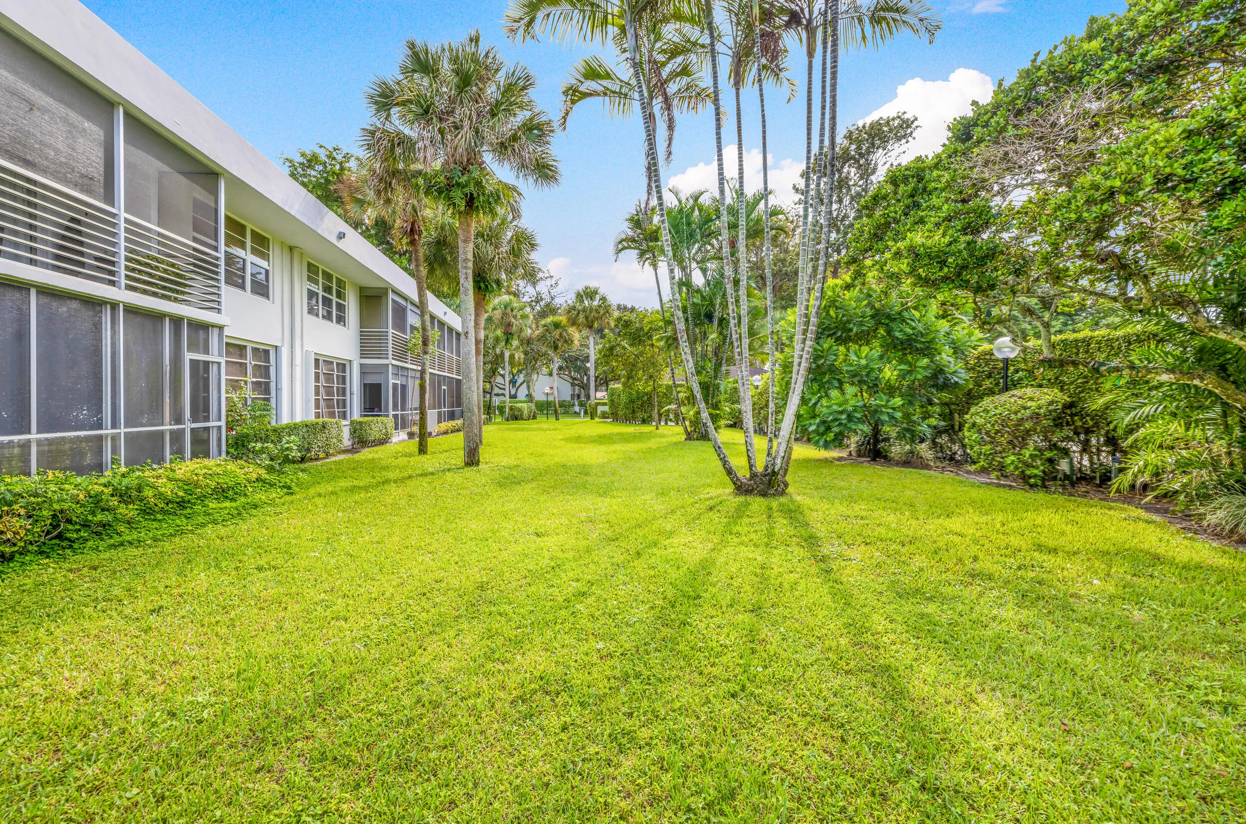 4200 oaks terrace unit 104-Natalia (2)