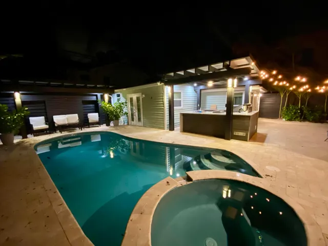 Pool & Outdoor Kitchen