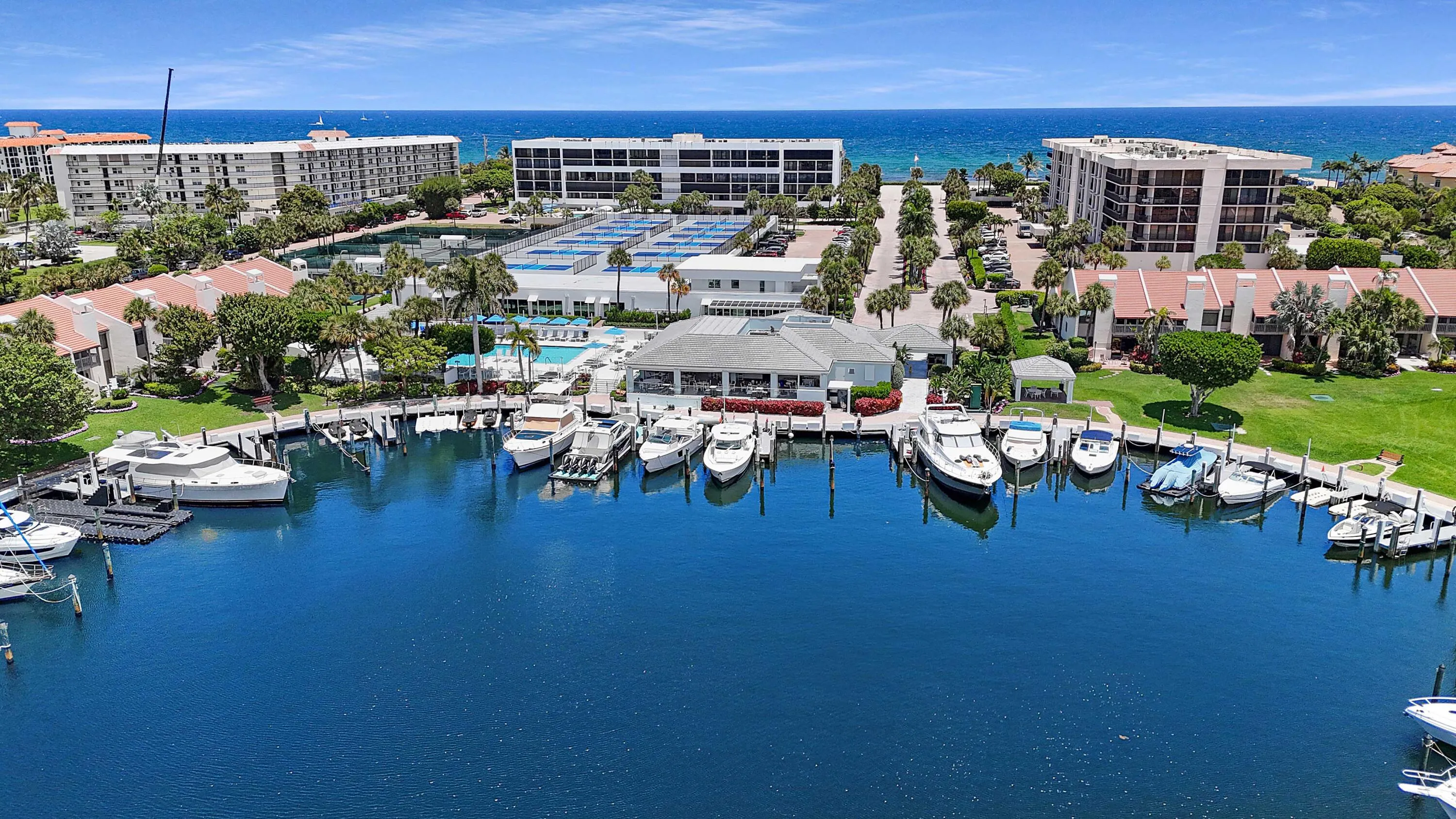 boca-raton-luxury-condo-yacht-and-racque