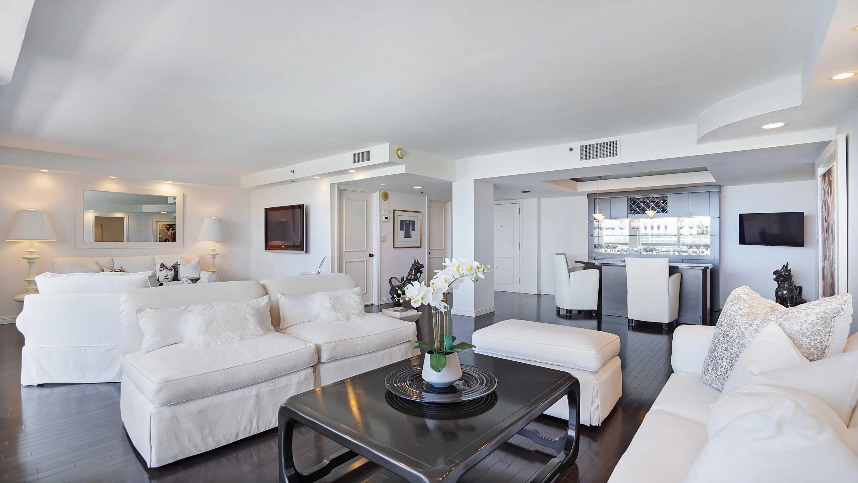 Light-filled living space overlooking the Intracoastal Waterway.