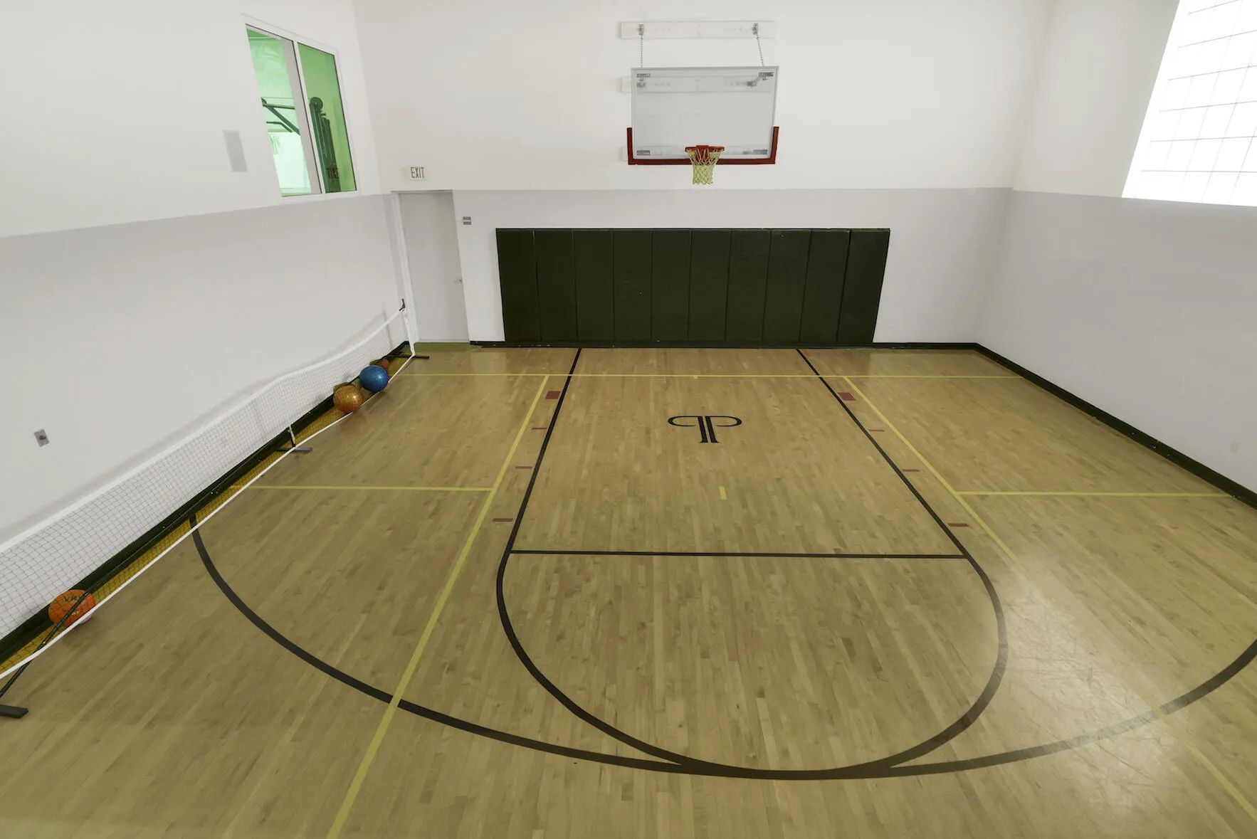 INDOORS BASKETBALL