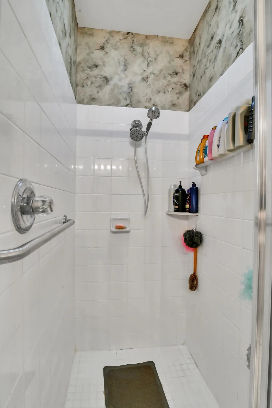 22 Bathroom 02