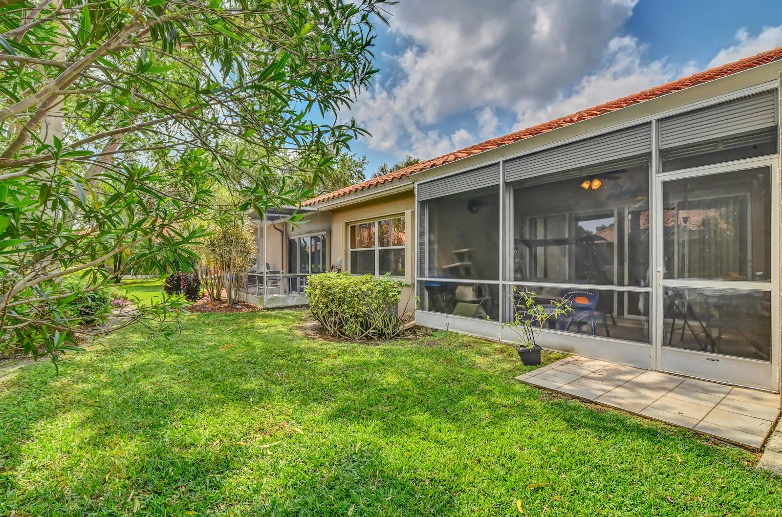 24 Patio 02