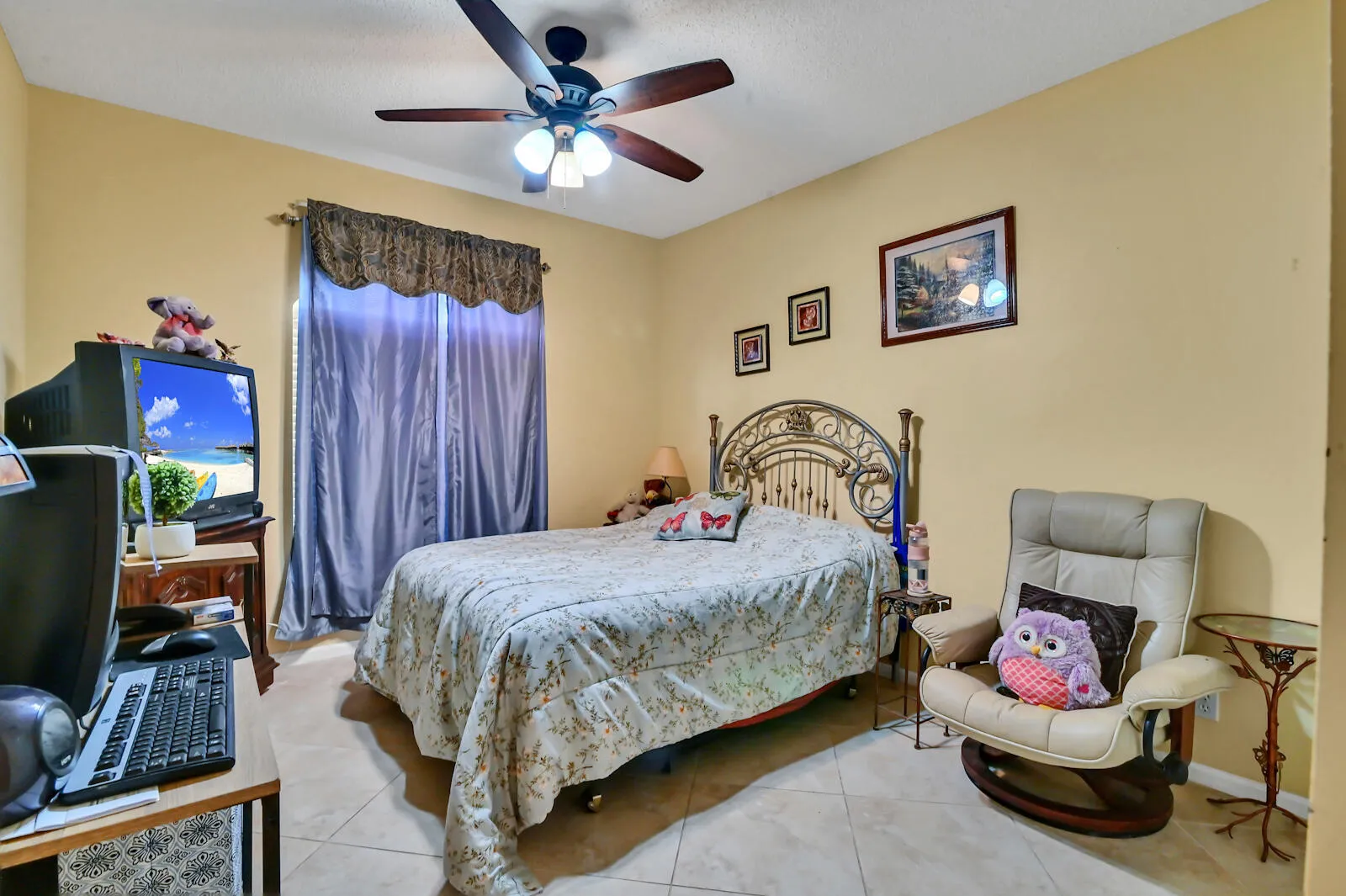 04 Bedroom 01