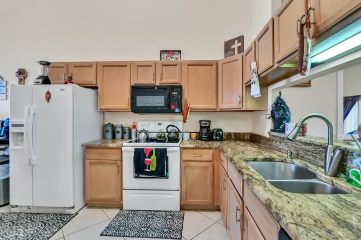 11 Kitchen 01