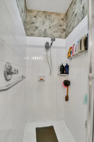 22 Bathroom 02