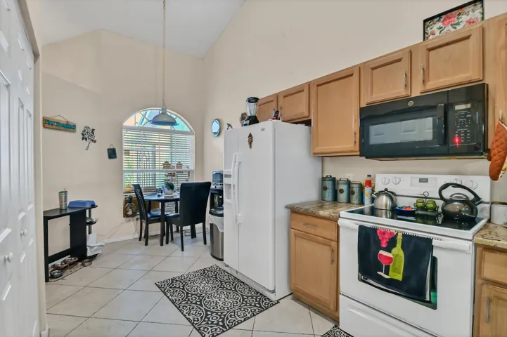 12 Kitchen 02