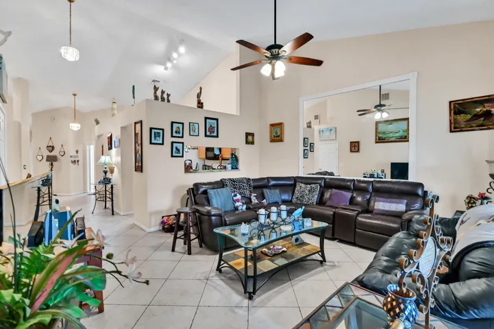 17 Living room 03