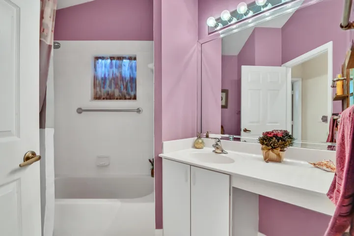 06 Bathroom 01