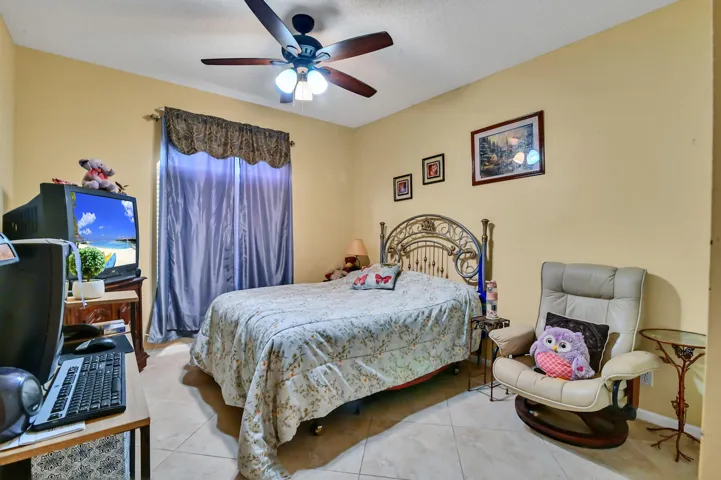 04 Bedroom 01
