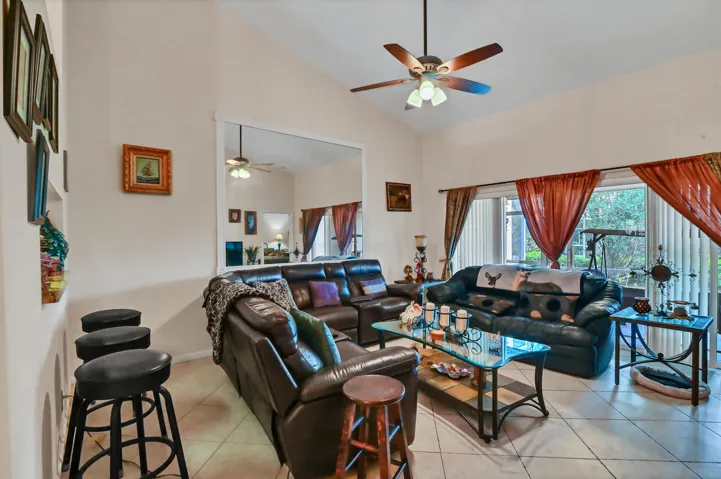 15 Living room 01