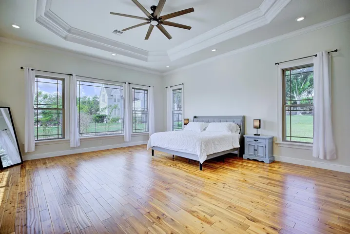1st floor owners bedroom