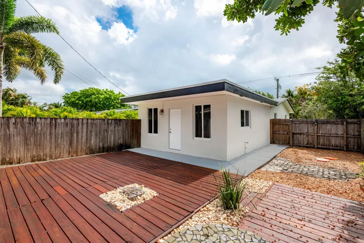 Attached private entrance apartment