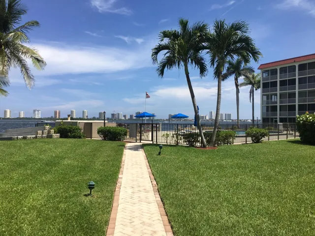 WALKWAY TO THE POOL