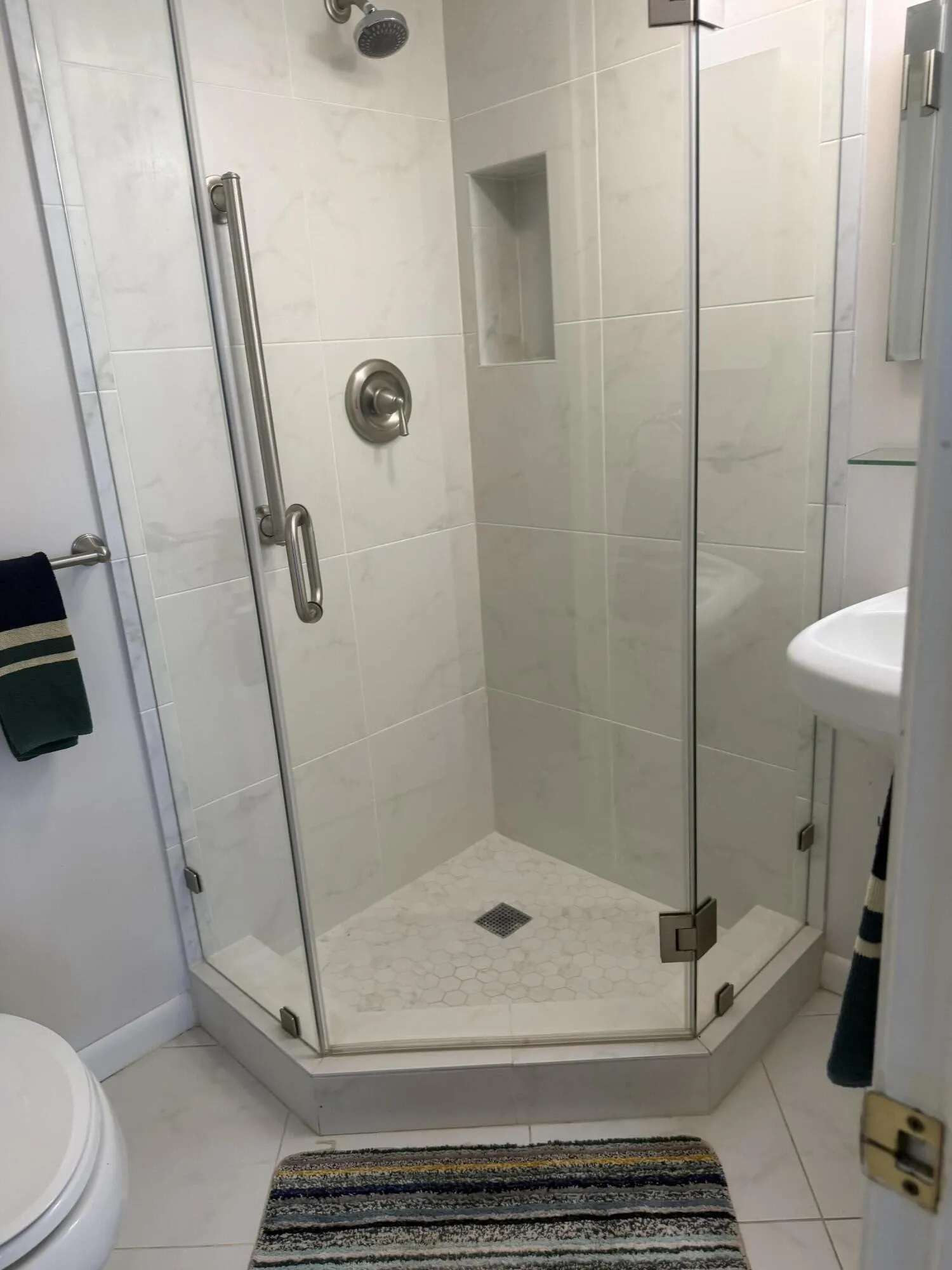 2nd full guest bath new tile walls and marble floor
