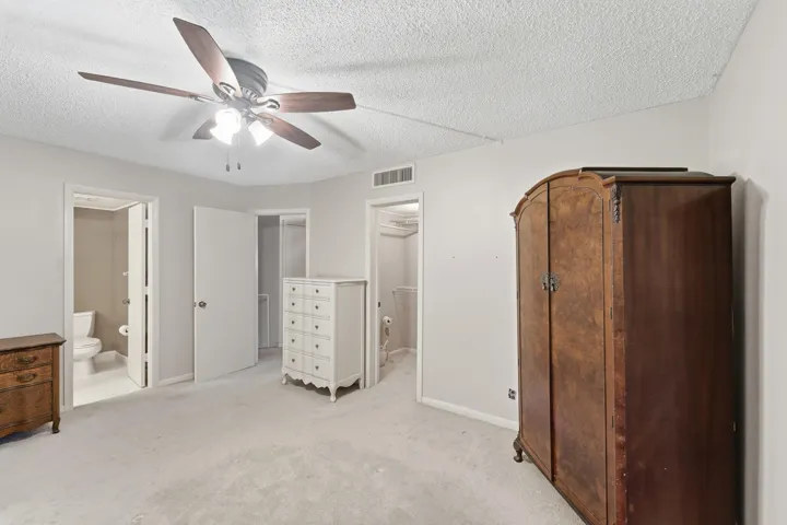 19_bedroom