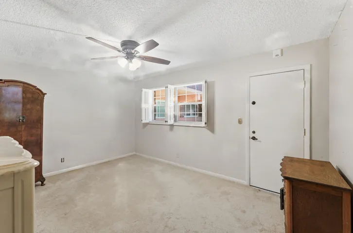 17_bedroom