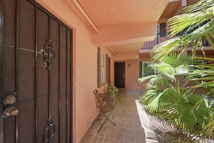 07_exterior entry