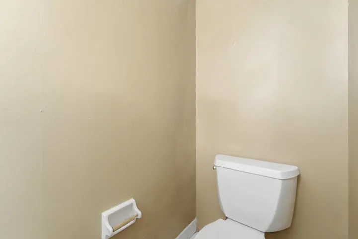 16_bathroom