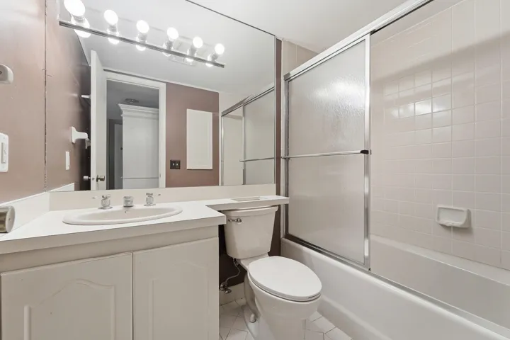 25_primary bathroom