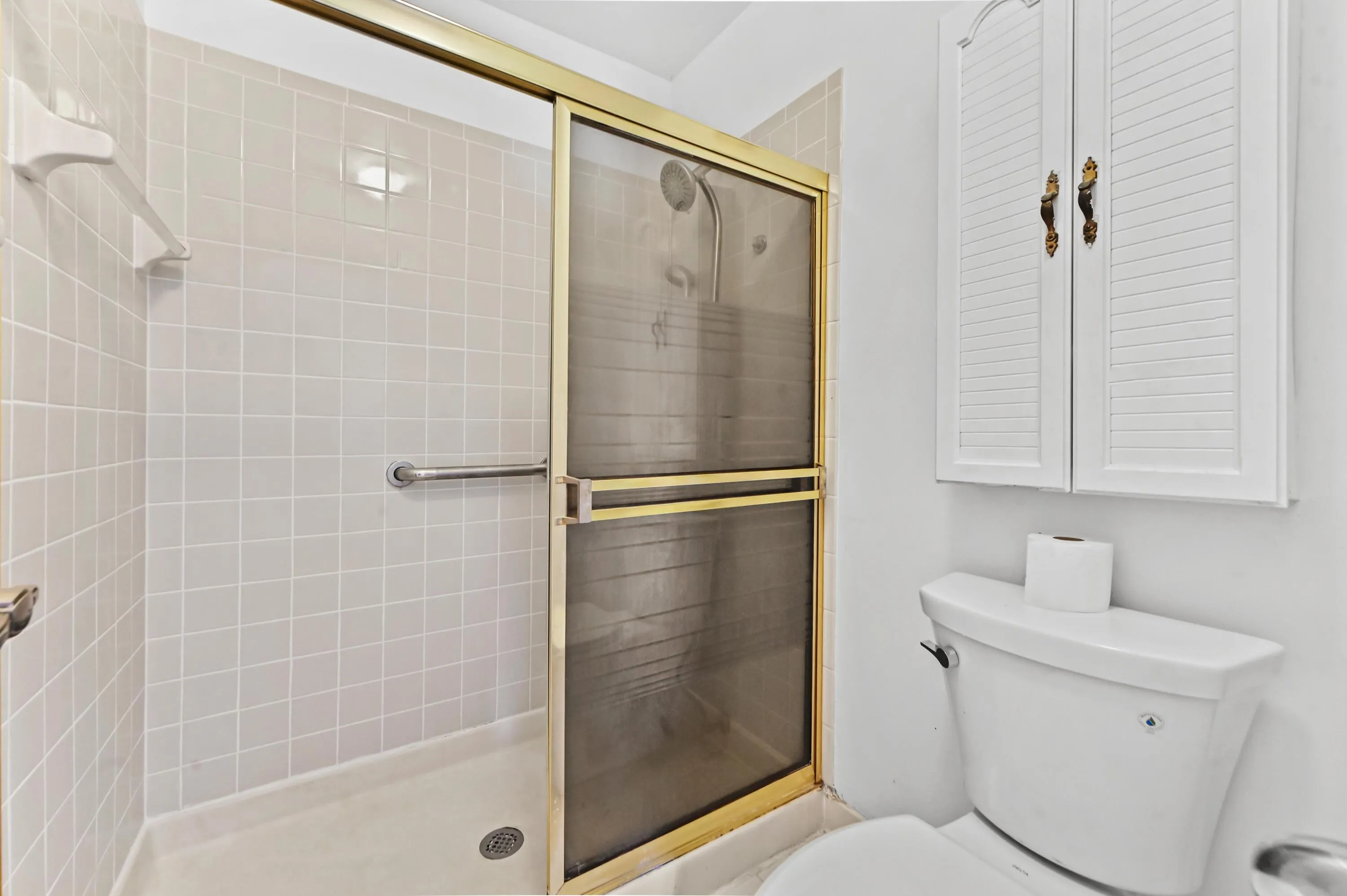 21 Bathroom 04