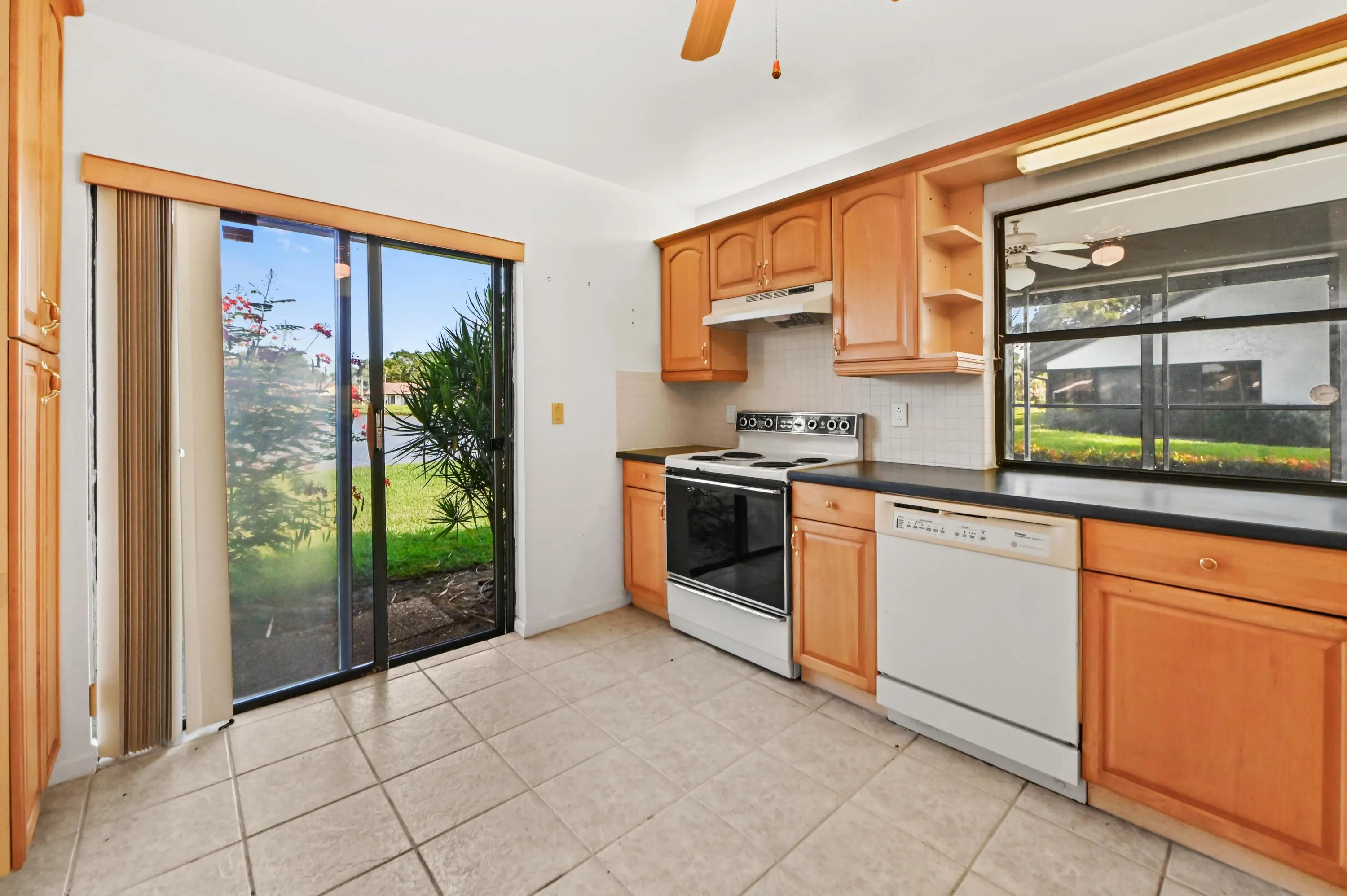 23 Kitchen 01