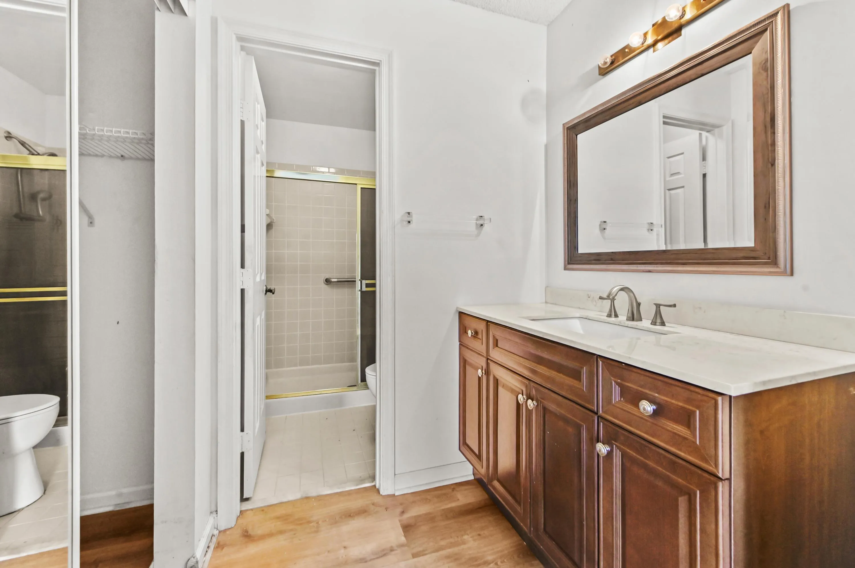 20 Bathroom 03